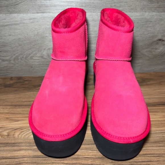 UGG Australia Pink Suede Boots, Like new - Picture 5 of 7